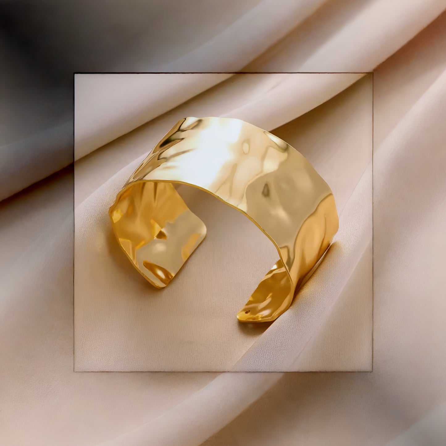 Kalopsia Wrist Cuff Bangle