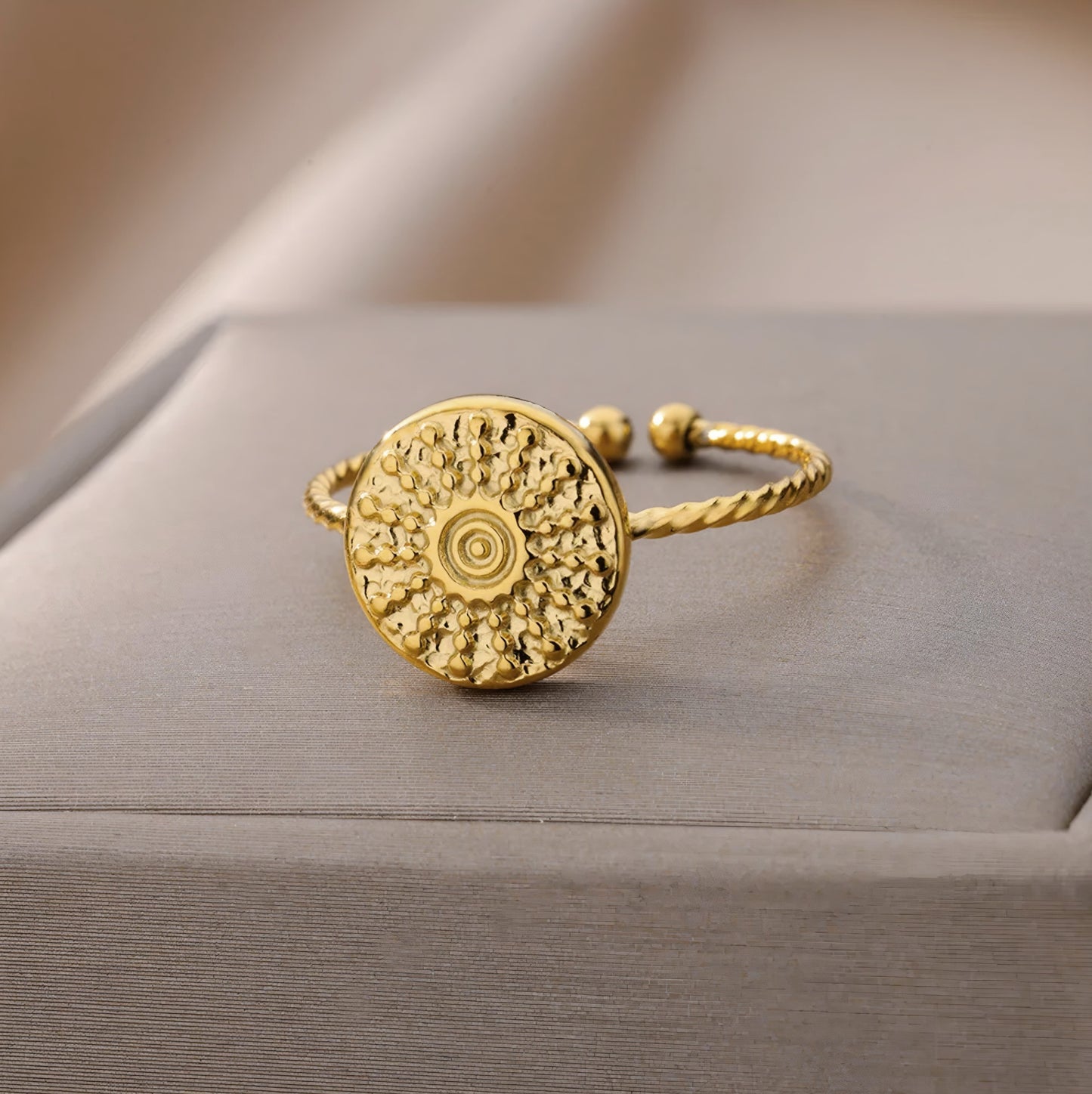 Twisted Filled Circle Vintage Ring