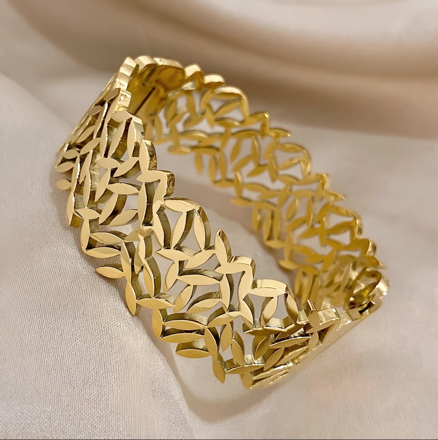 Chunky Leaves Bangle Bracelet