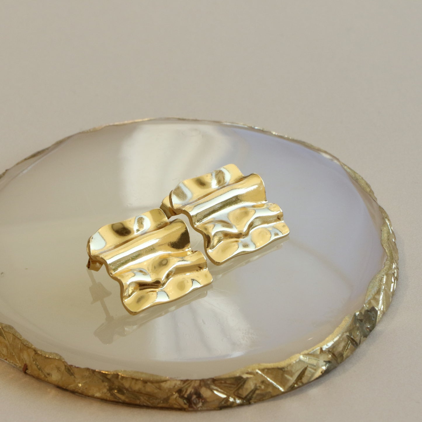 Kalopsia Wavy Vintage Earring Pair