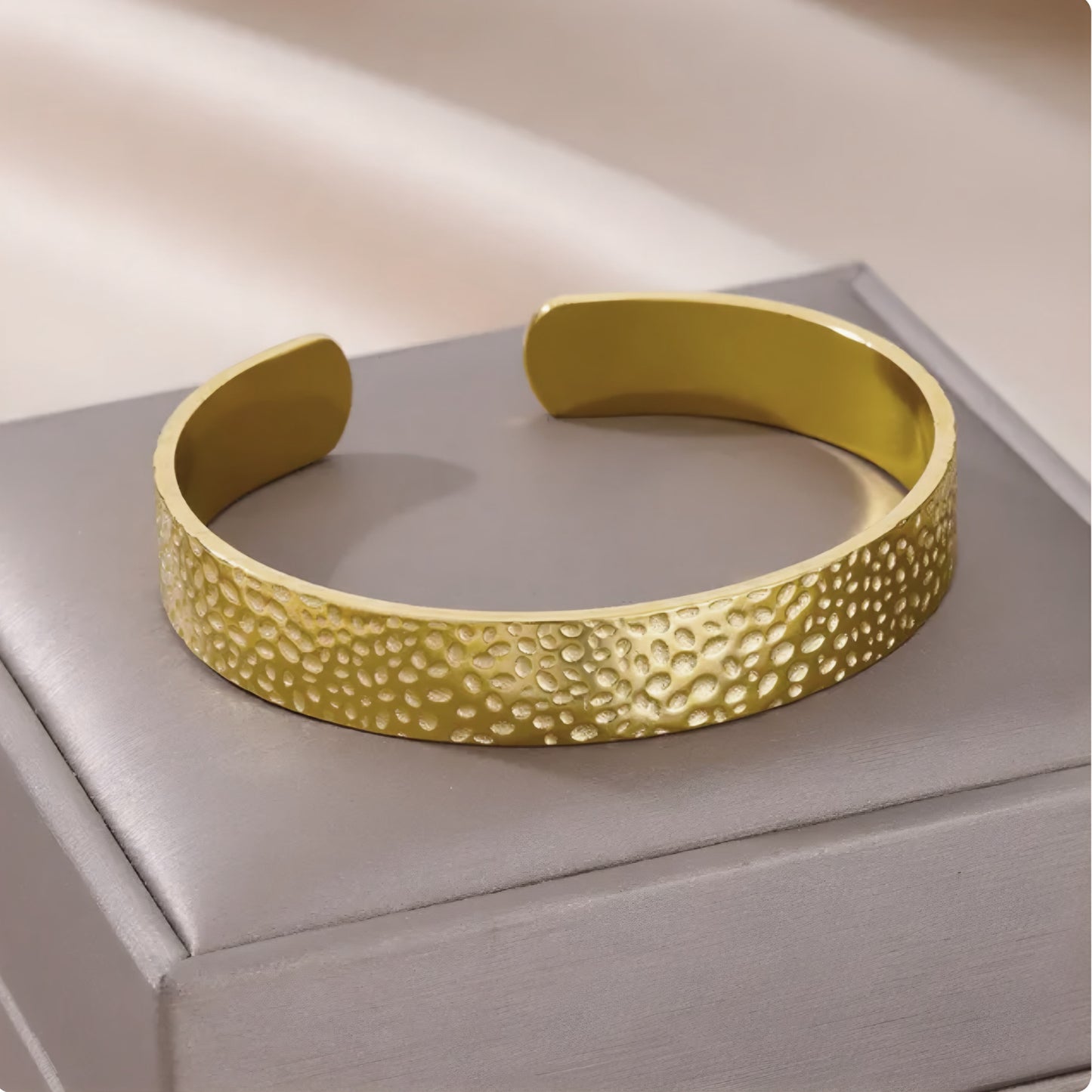 Vintage Cuff Bracelet dot