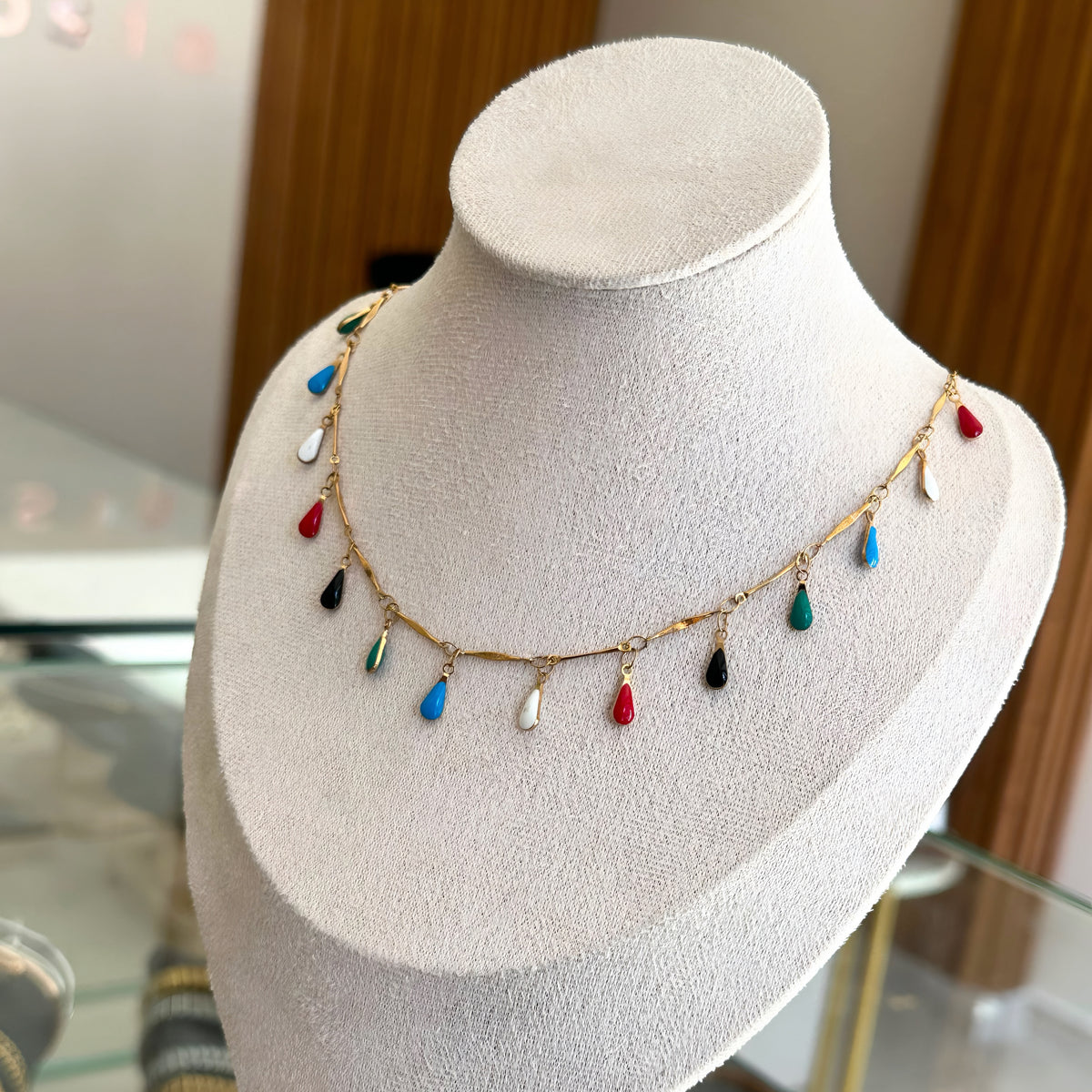 Colorful Water Droplet Chain