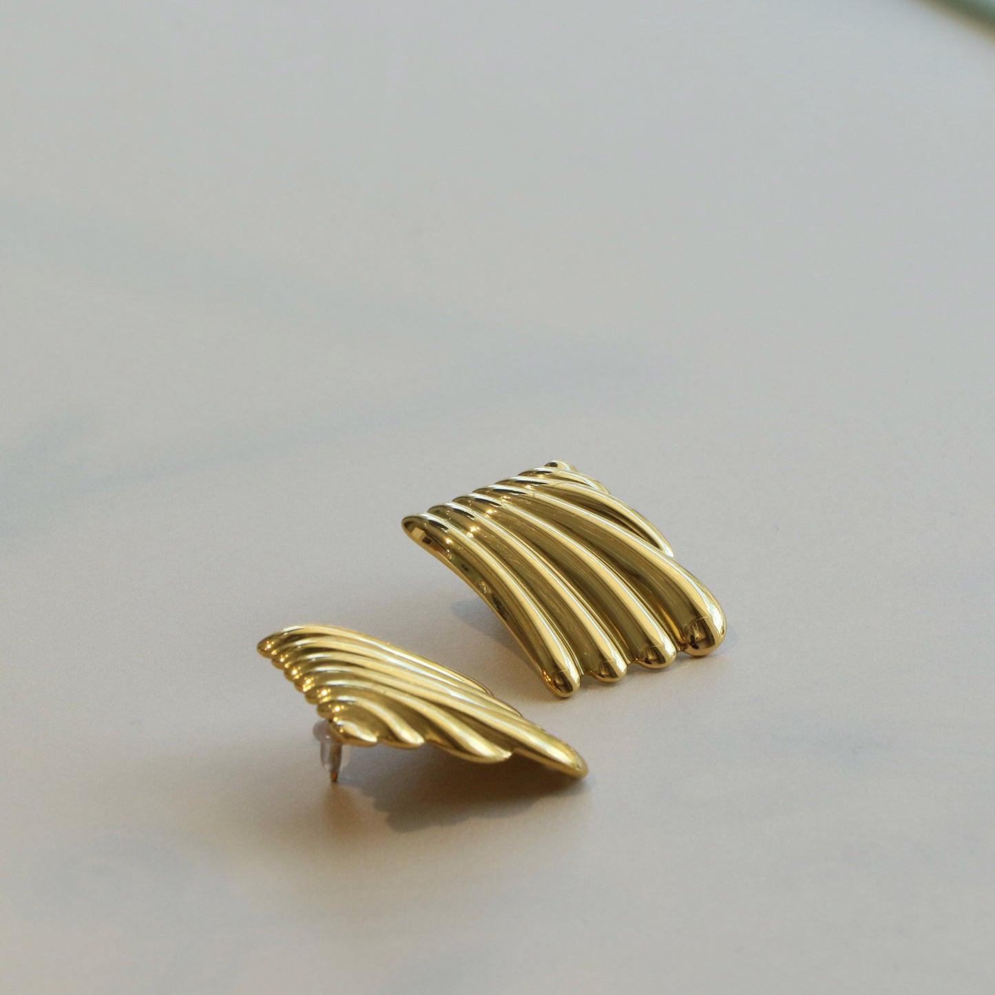 Ribbed Earring