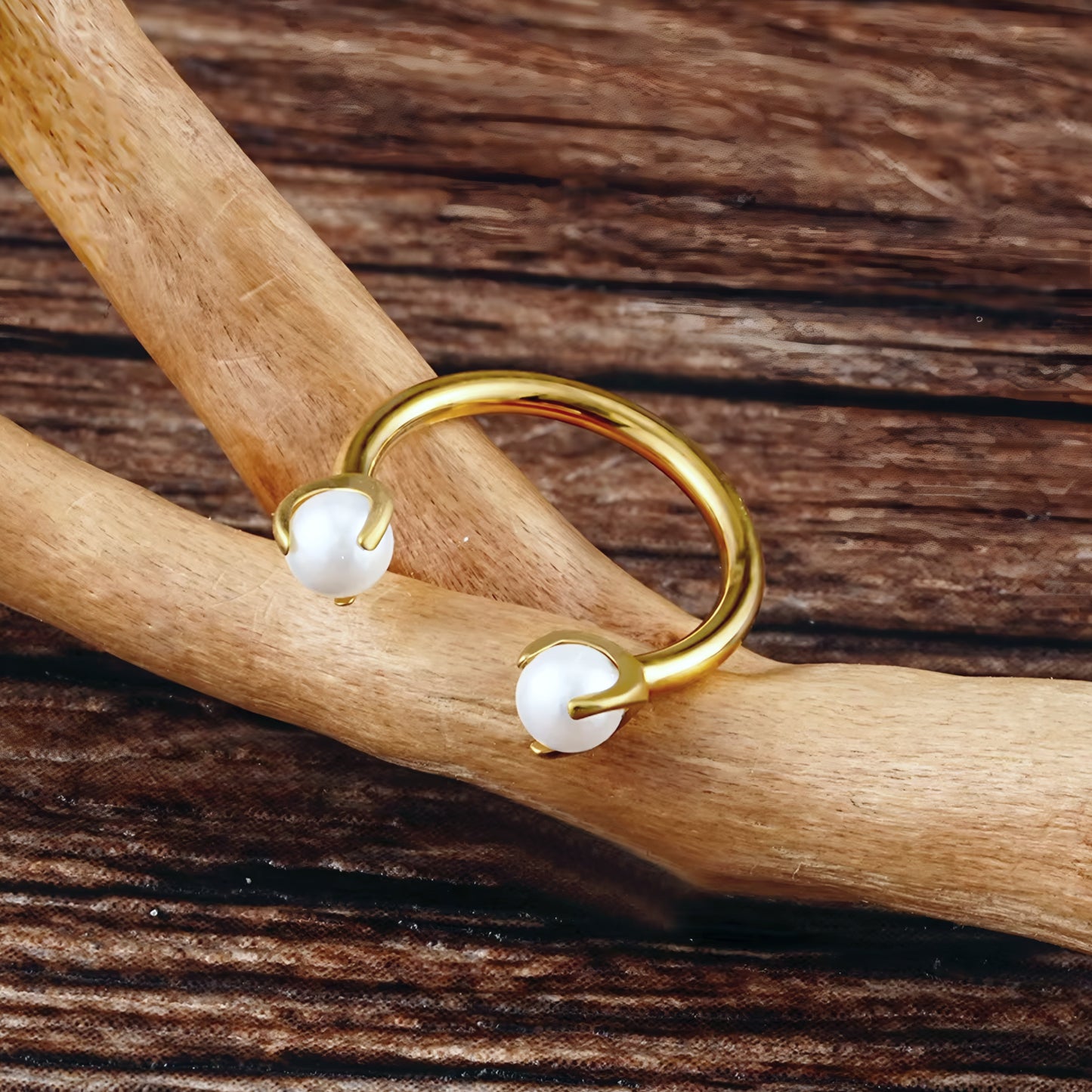 Horse Shoe Pearl Screw Piercing