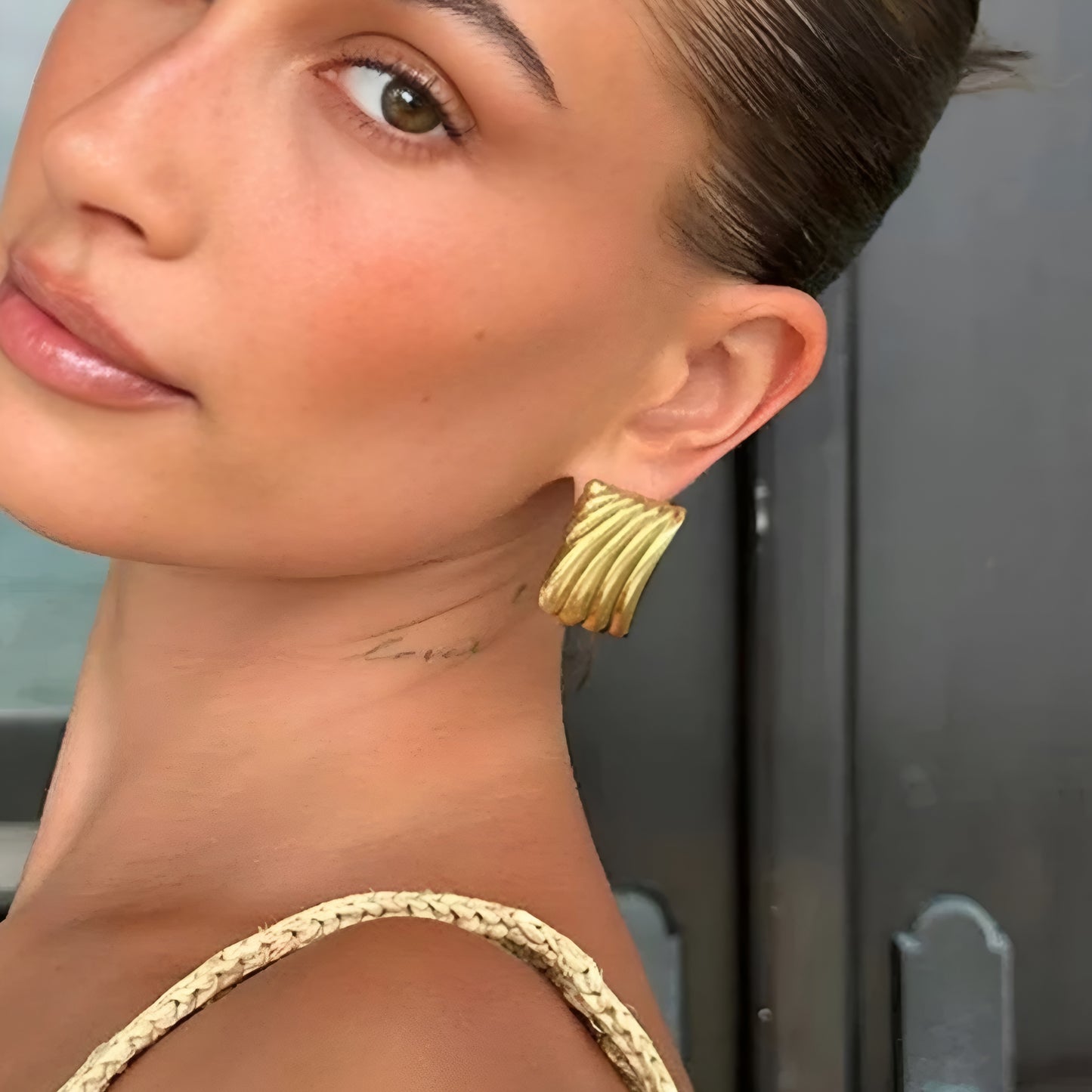 Ribbed Earring