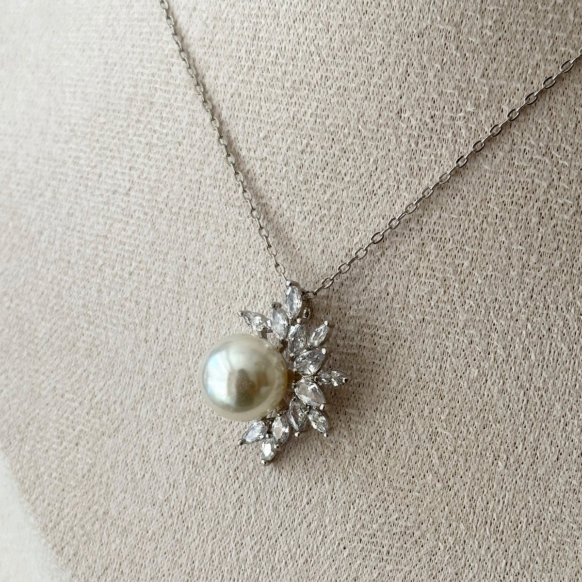 Pearl Zircon Shinny Necklace Pendant